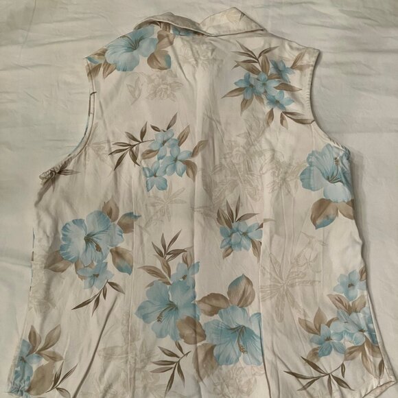 Van Heusen Women's Sleeveless Floral Button-down Blouse, Size Medium - Picture 4 of 4